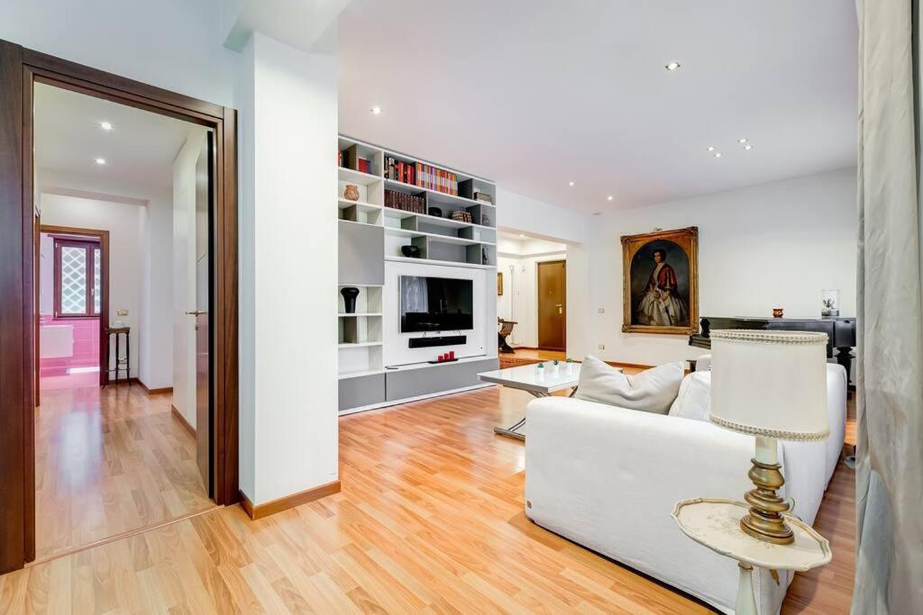 Exclusive Apartment In Eur Lake Rome Buitenkant foto